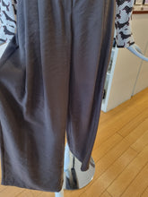 Load image into Gallery viewer, Trousers
