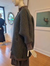 Load image into Gallery viewer, Bubble Quilted Coat
