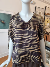 Load image into Gallery viewer, Blouse
