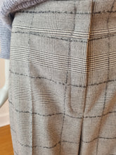 Load image into Gallery viewer, Trousers
