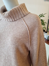 Load image into Gallery viewer, Turtleneck/ Sweater
