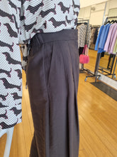 Load image into Gallery viewer, Trousers
