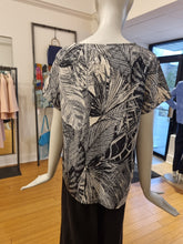 Load image into Gallery viewer, Blouse
