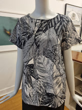 Load image into Gallery viewer, Blouse
