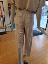 Load image into Gallery viewer, Trousers
