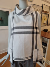 Load image into Gallery viewer, Blouse
